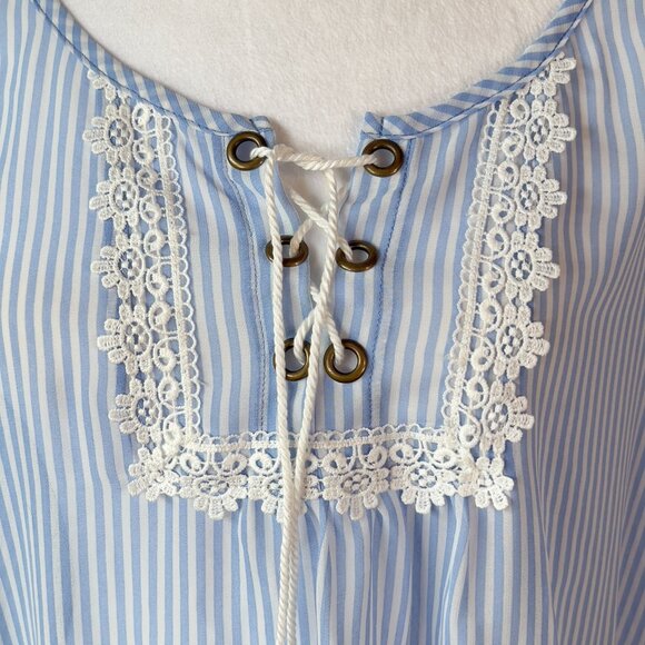 💙Self Esteem Romantic Lace & Stripe Blouse size XL - Picture 2 of 10
